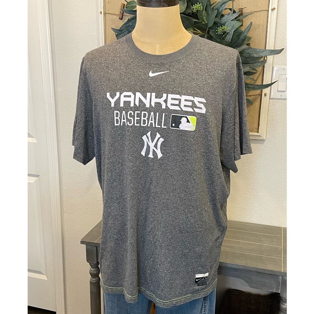 Nike Gray Yankees Baseball Tee